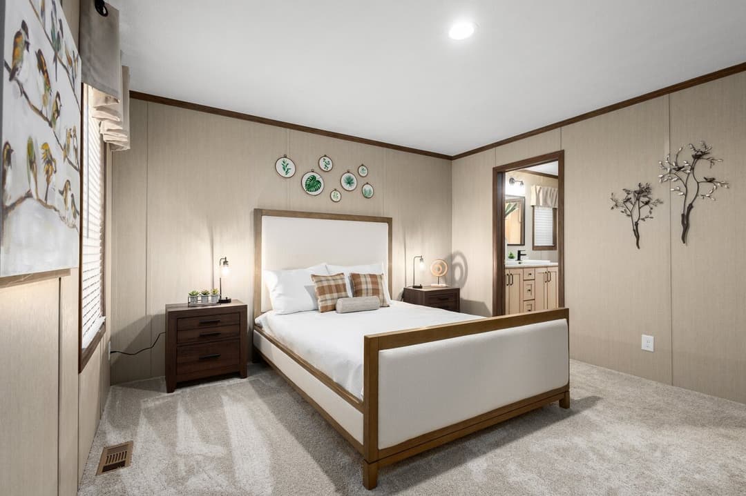 Regulus interior home features