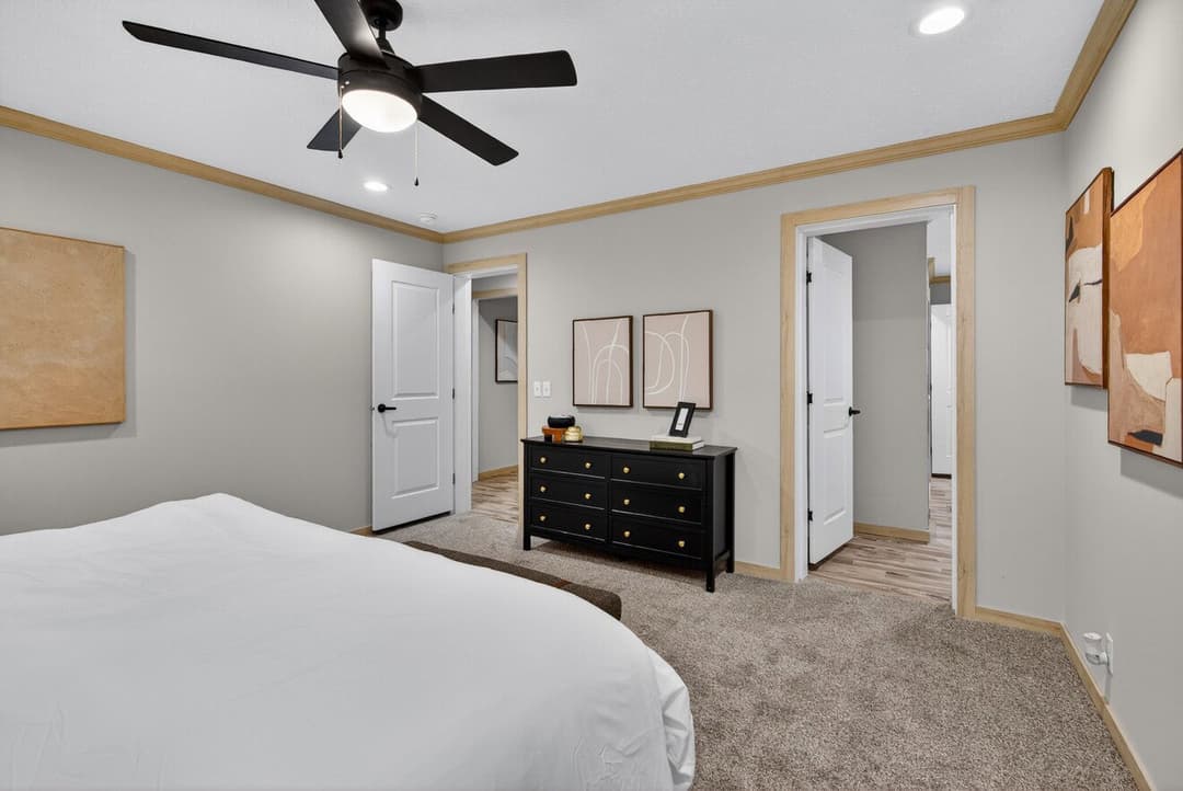 Ignition 32704e bedroom home features