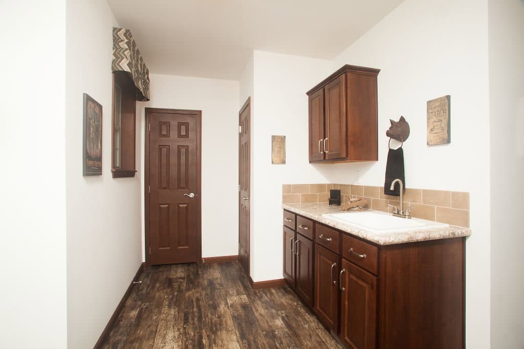 Ultra ranch 2p2402-x interior home features