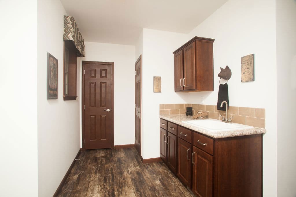 Ultra ranch 2p2402-x interior home features