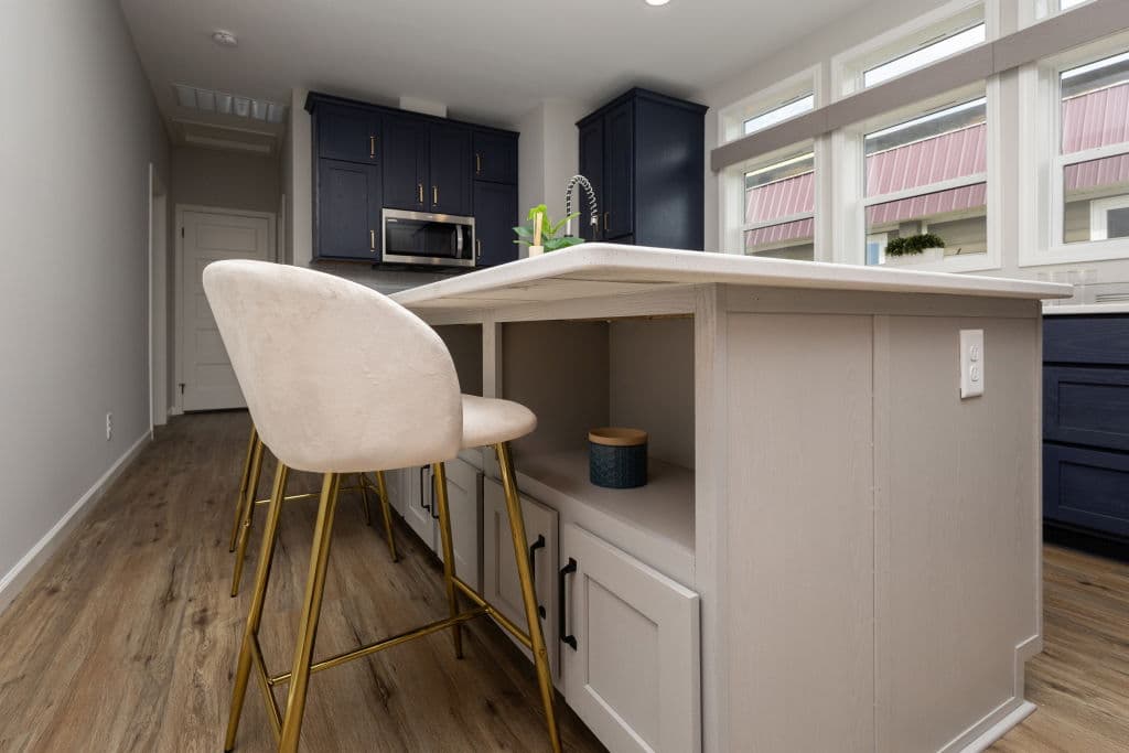 Pinecrest elite modular pgm5008-p interior home features