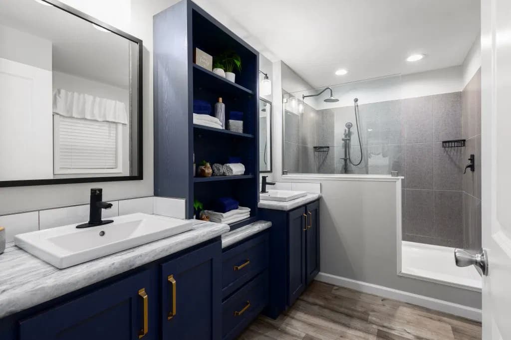 Richland elite bathroom home features