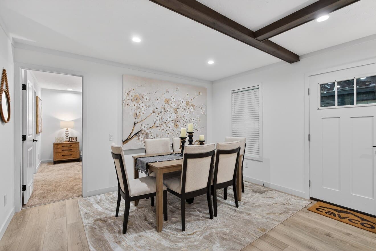 Aura 28644n interior home features