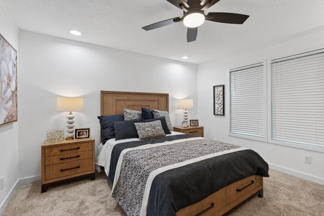 Aura 28644n bedroom home features