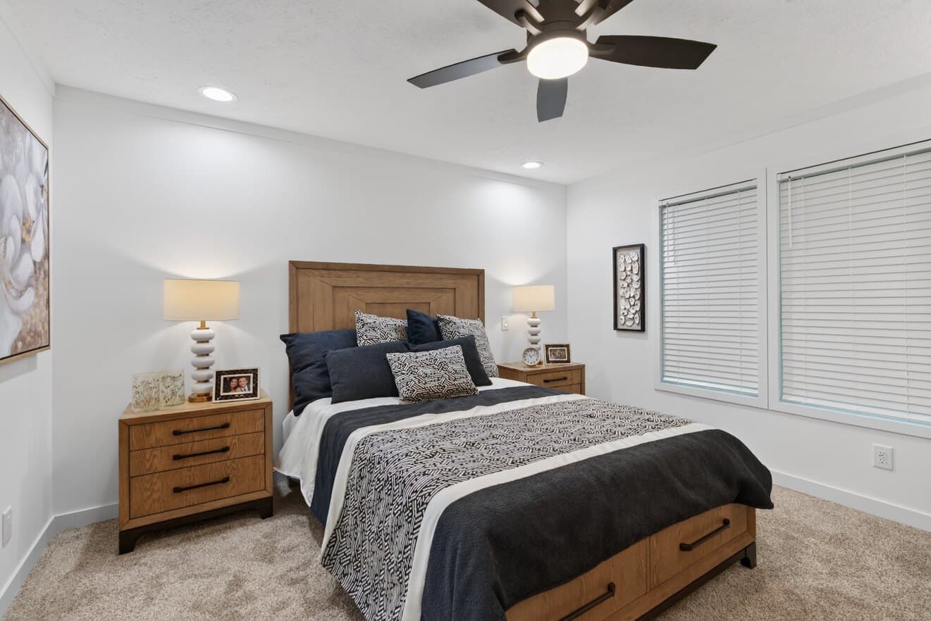Aura 28644n bedroom home features
