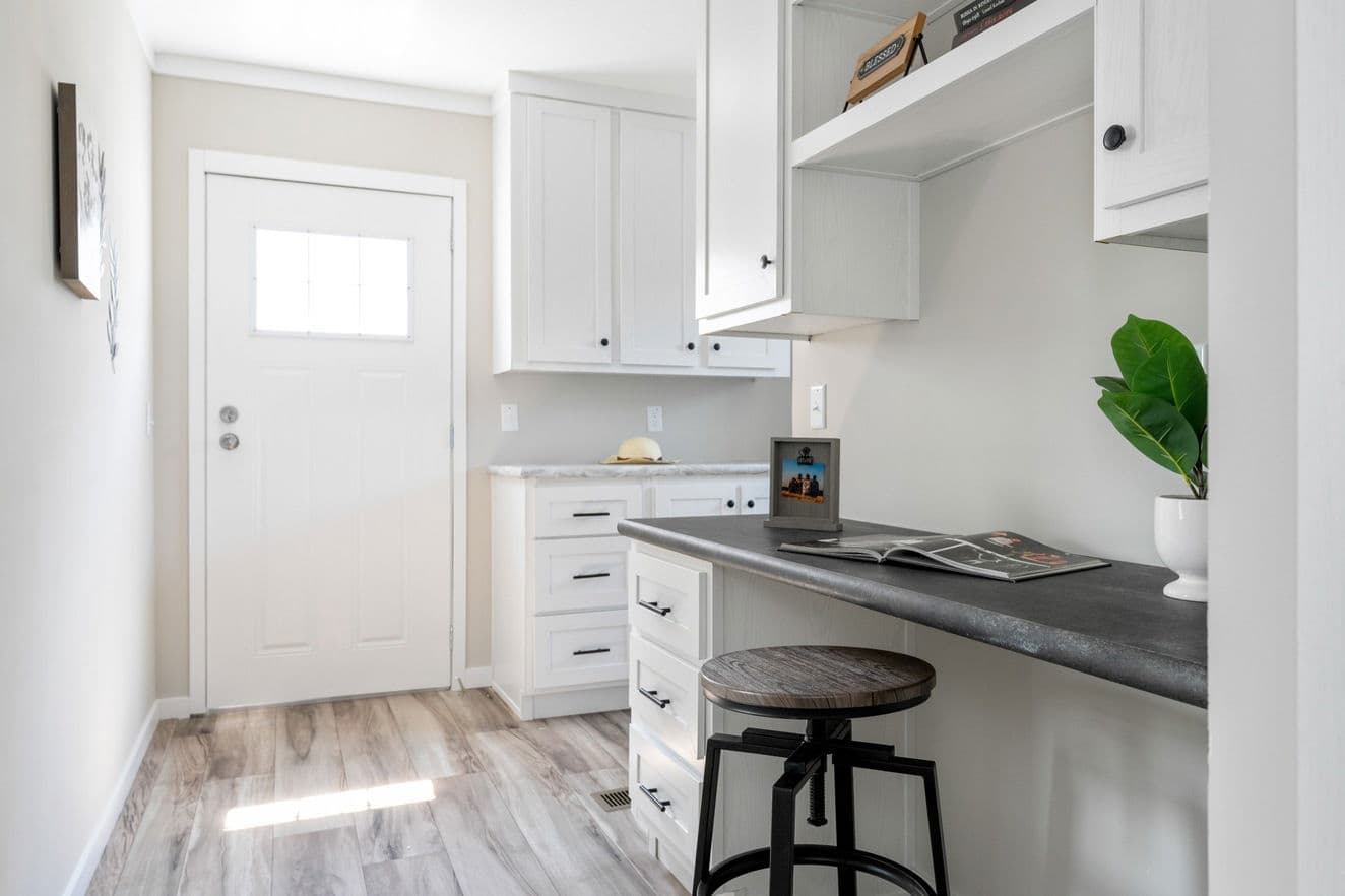 Champ 28563t interior home features