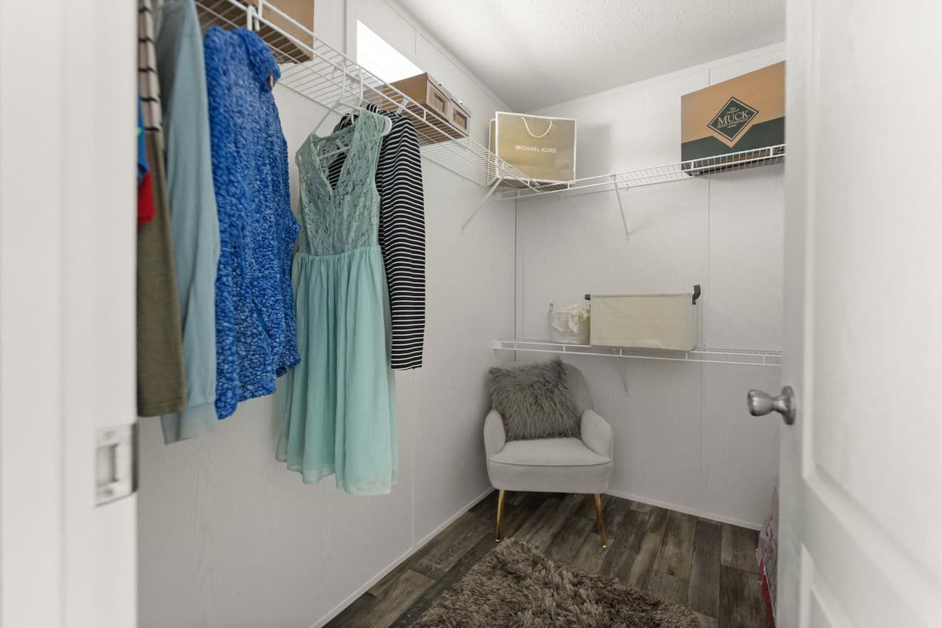 Bella 28483h interior home features