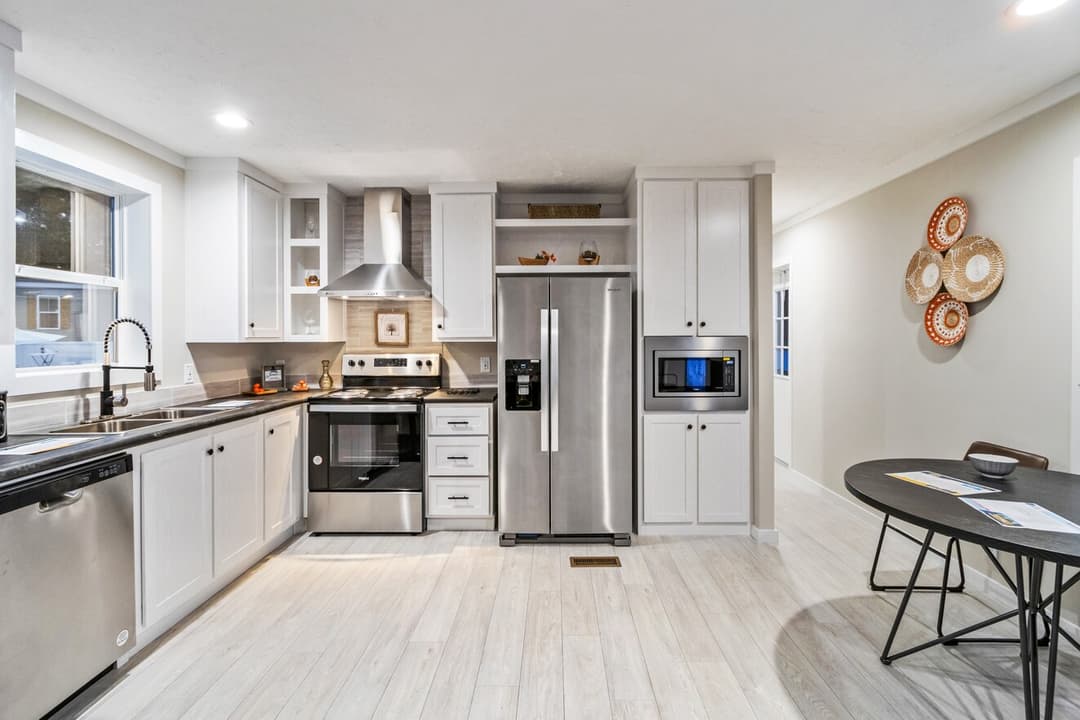 Urban 16462u kitchen home features