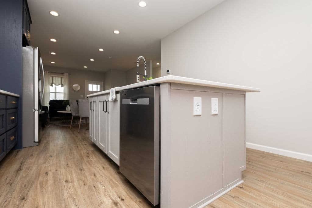 Pinecrest elite modular pgm5008-p interior home features