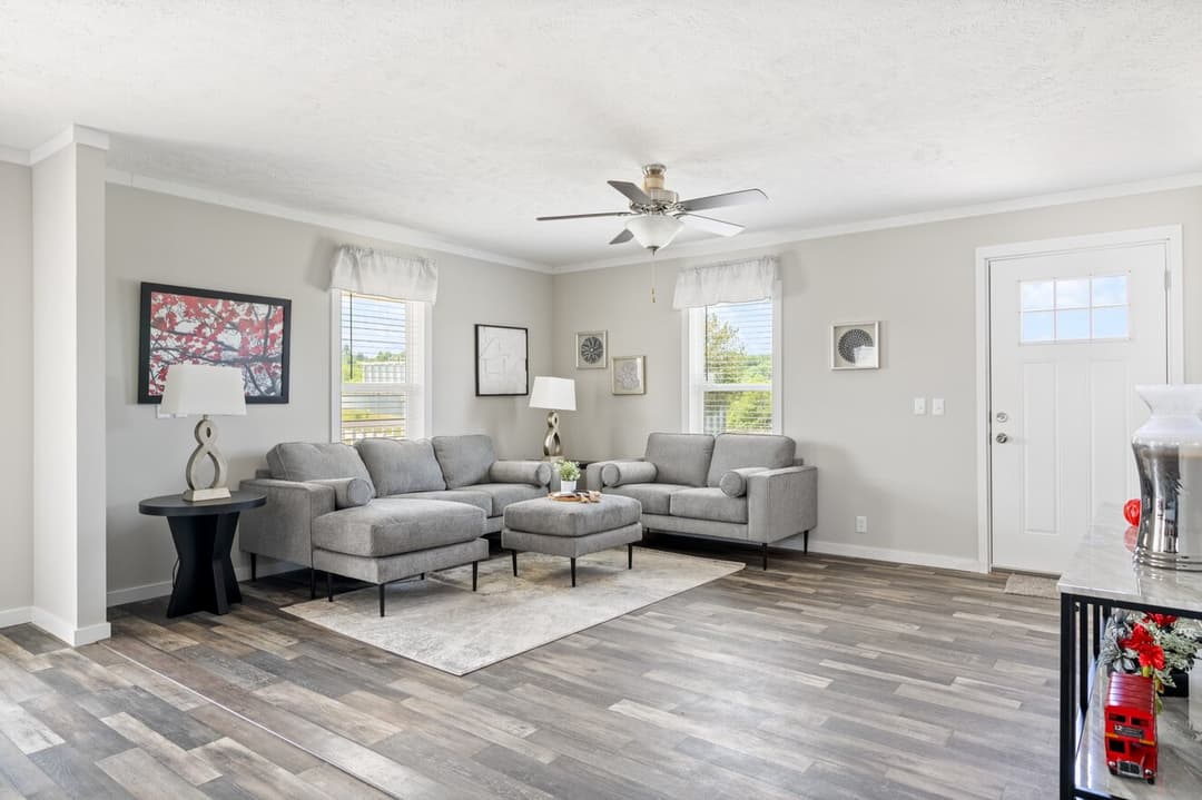 Uproar 28483u interior home features