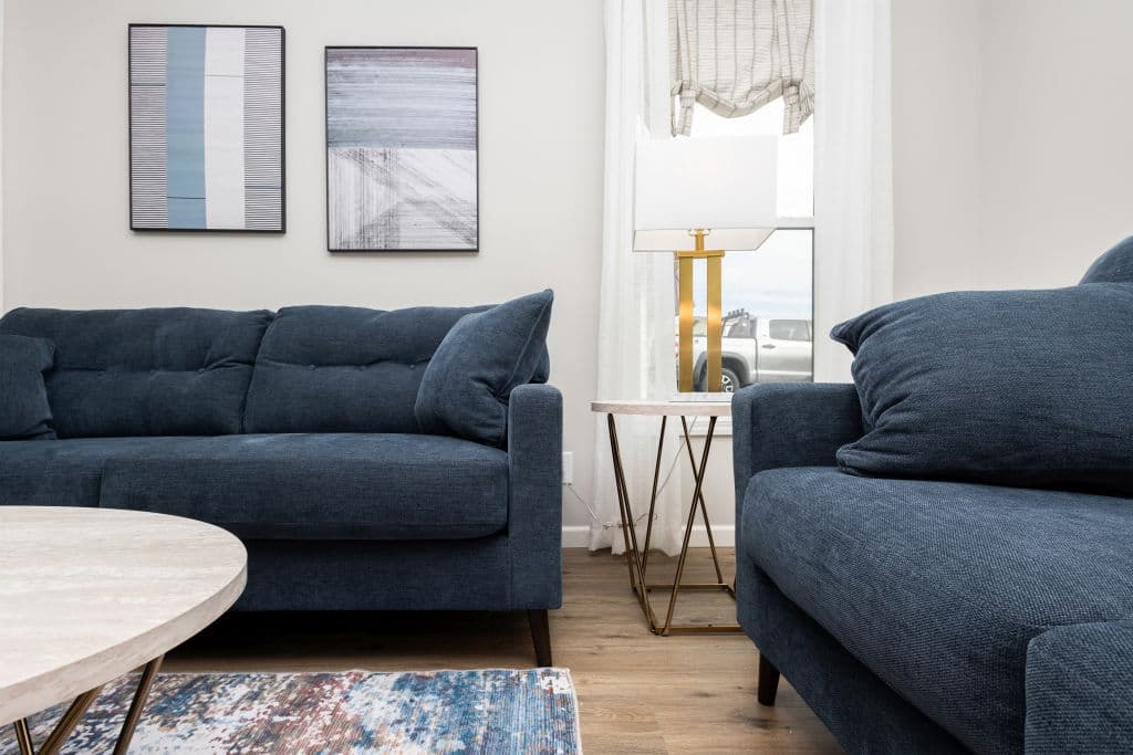 Pinecrest elite modular pgm5008-p interior home features