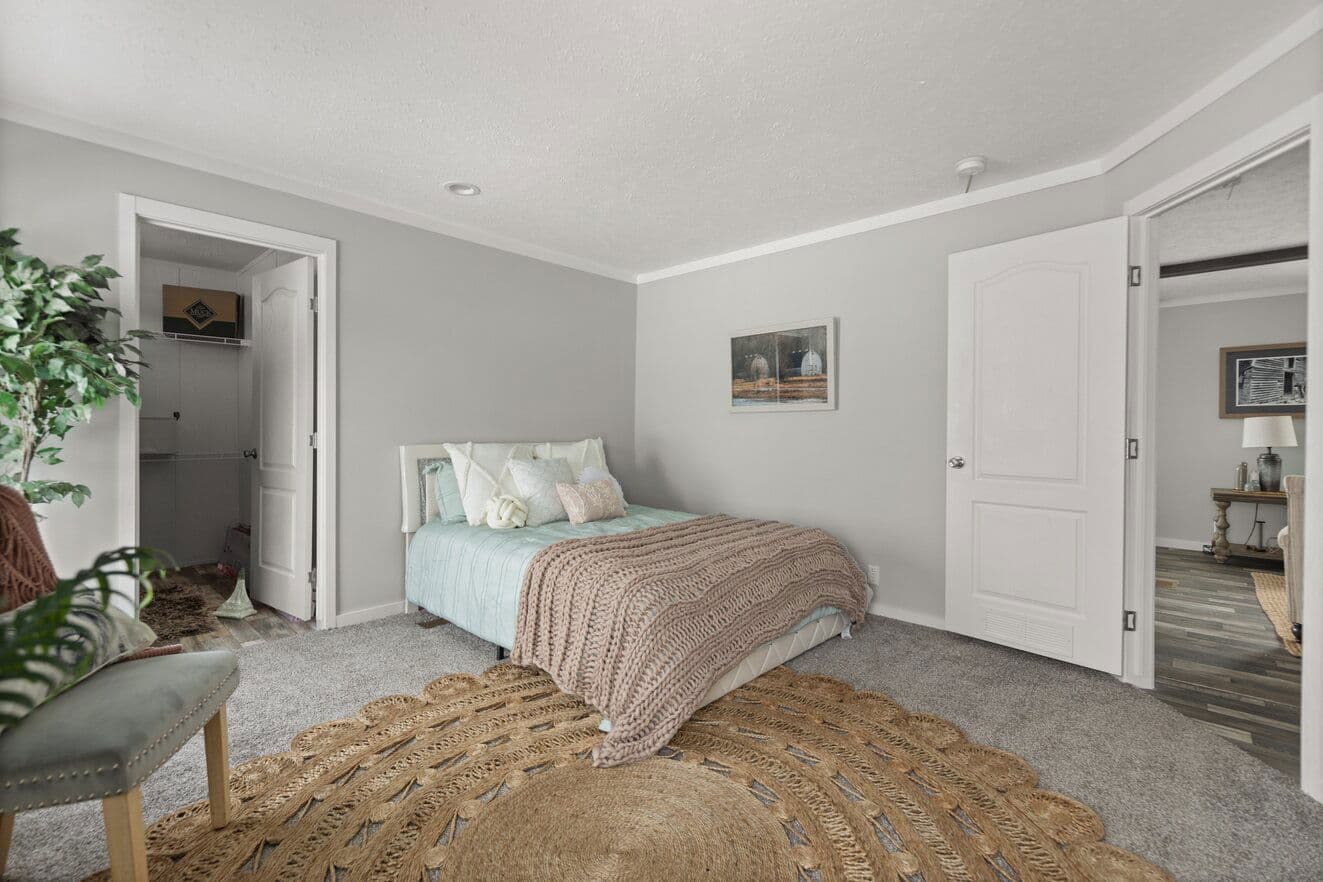 Bella 28483h bedroom home features