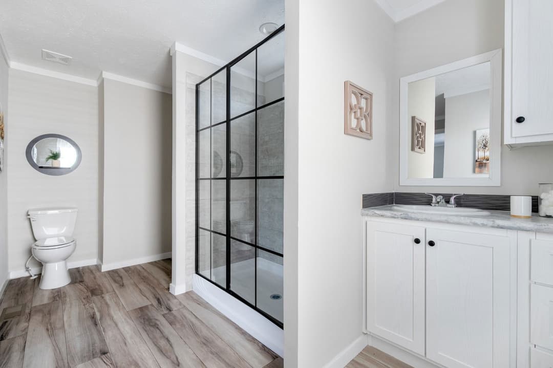 Champ 28563t bathroom home features