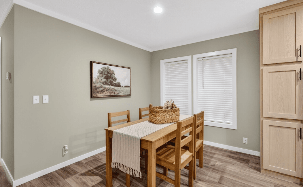 Outlook 28542f interior home features