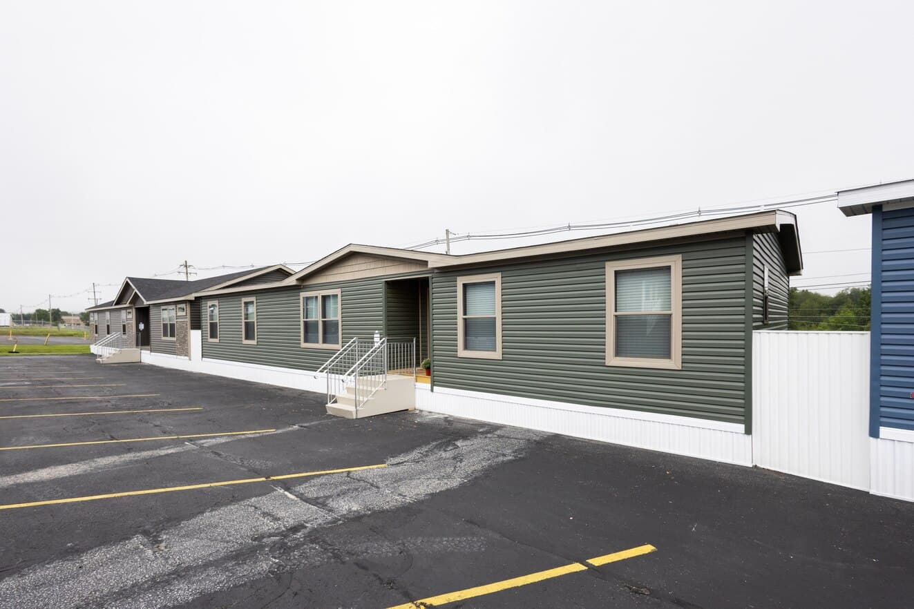 Regulus exterior home features