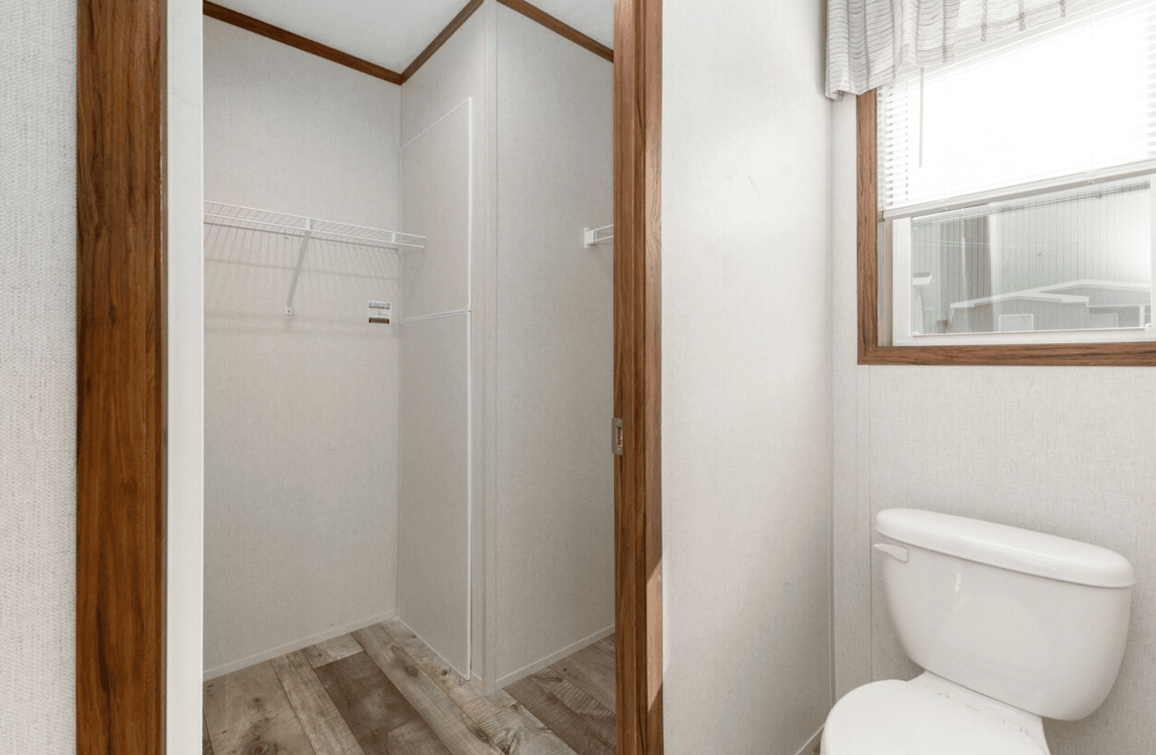 Elite 2  bathroom home features