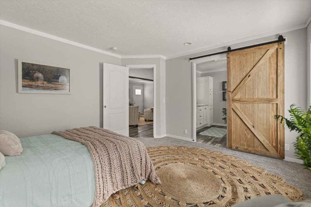 Bella 28483h bedroom home features