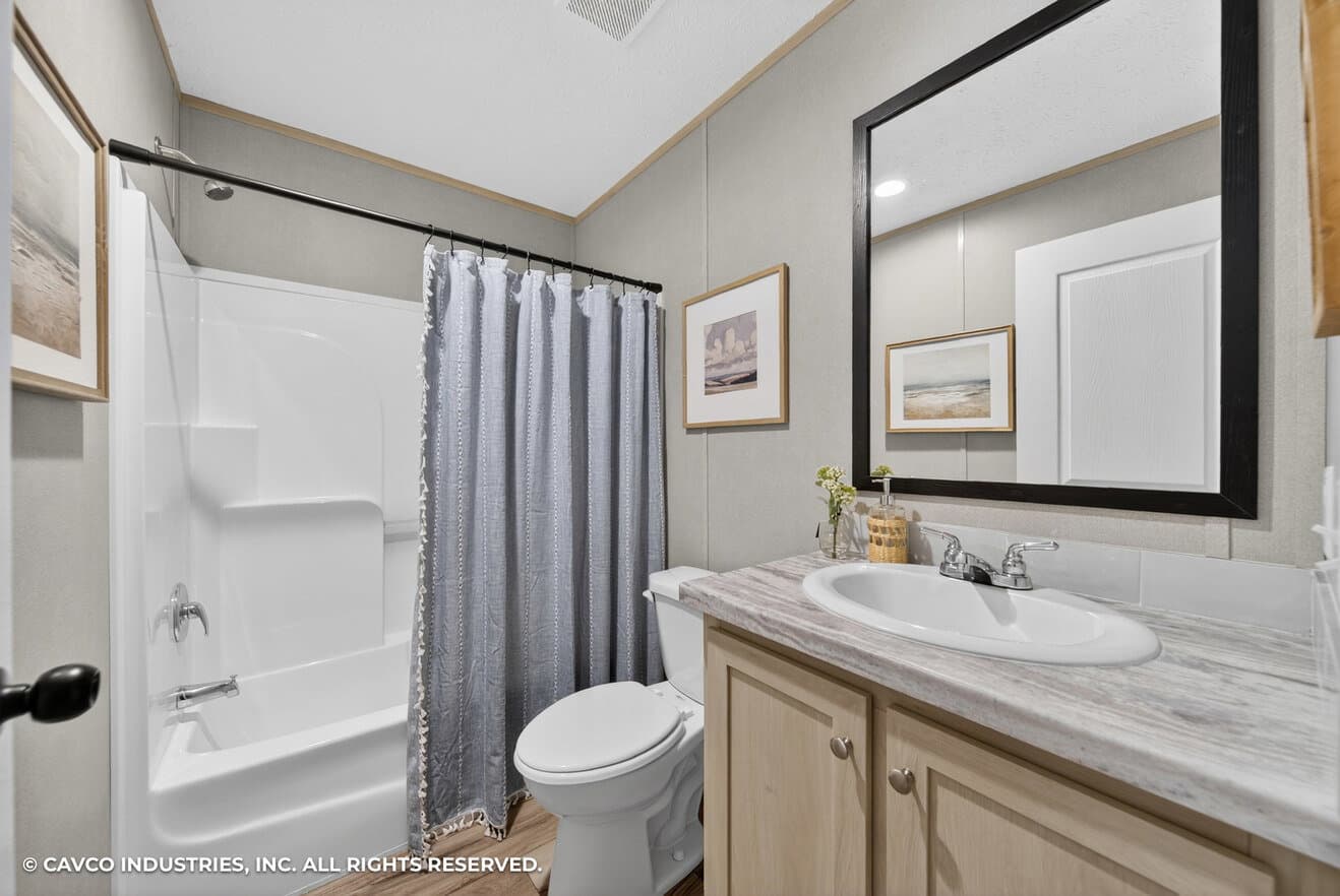 Exclamation 16763i bathroom home features