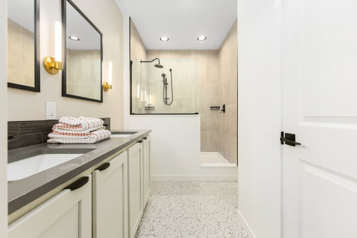 Kiawah bathroom home features