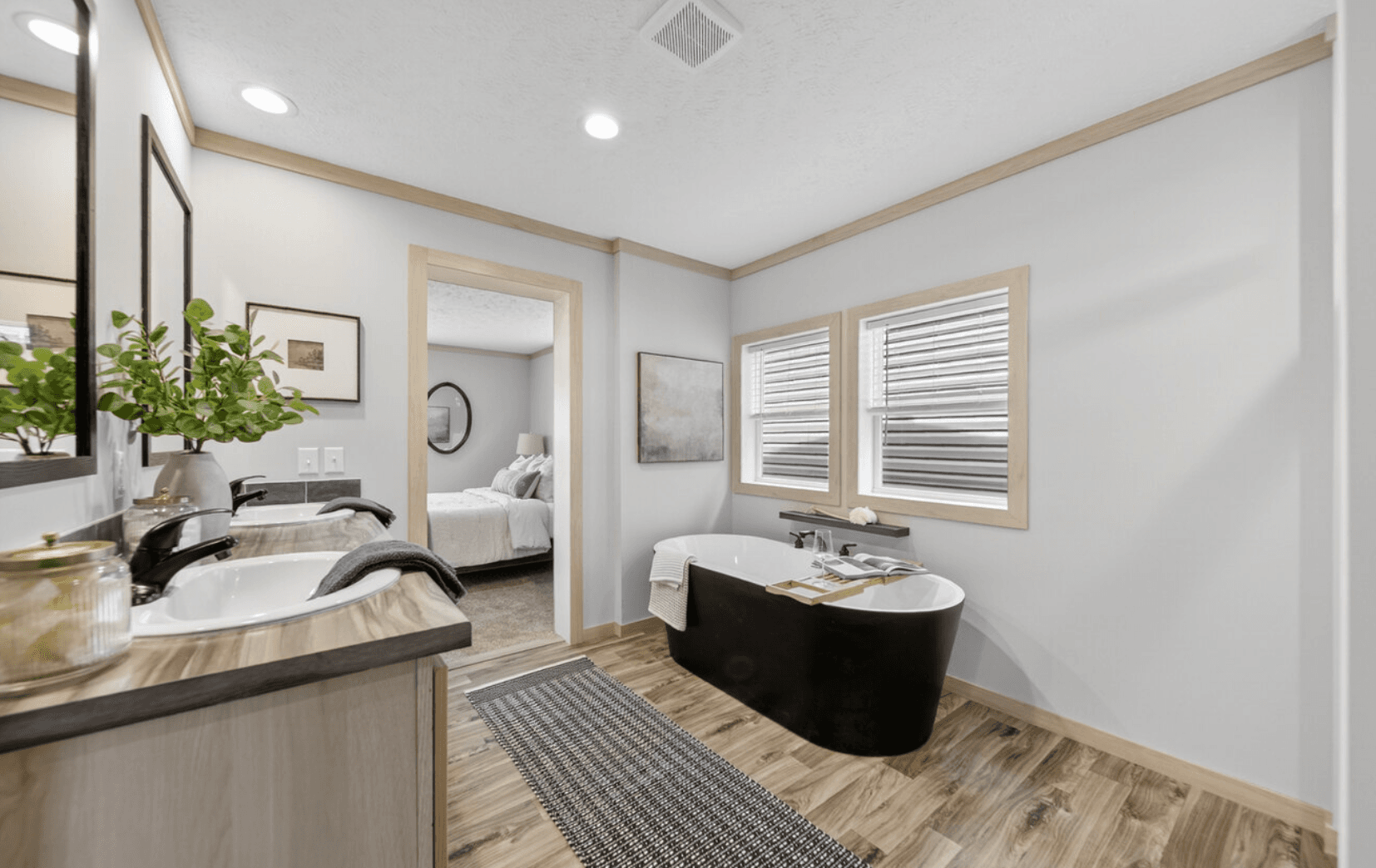 Kodiak 28724x bathroom home features