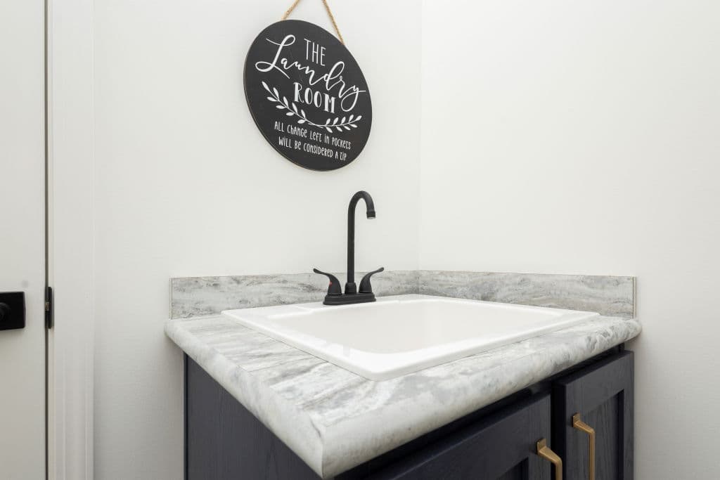 Pinecrest elite modular pgm5008-p interior home features