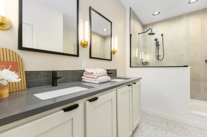 Kiawah bathroom home features