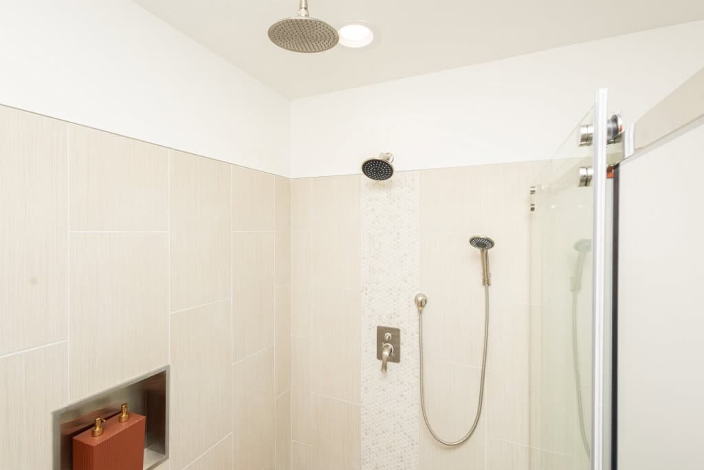 Ultra ranch 2p2460-x bathroom home features