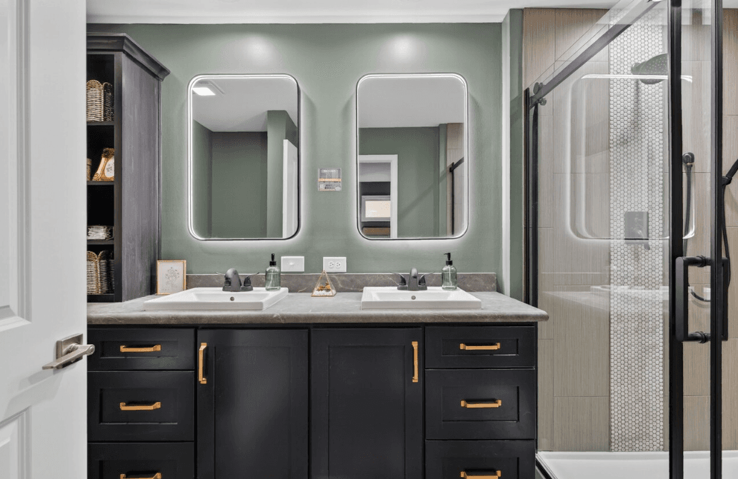 Francisco 4 bathroom home features