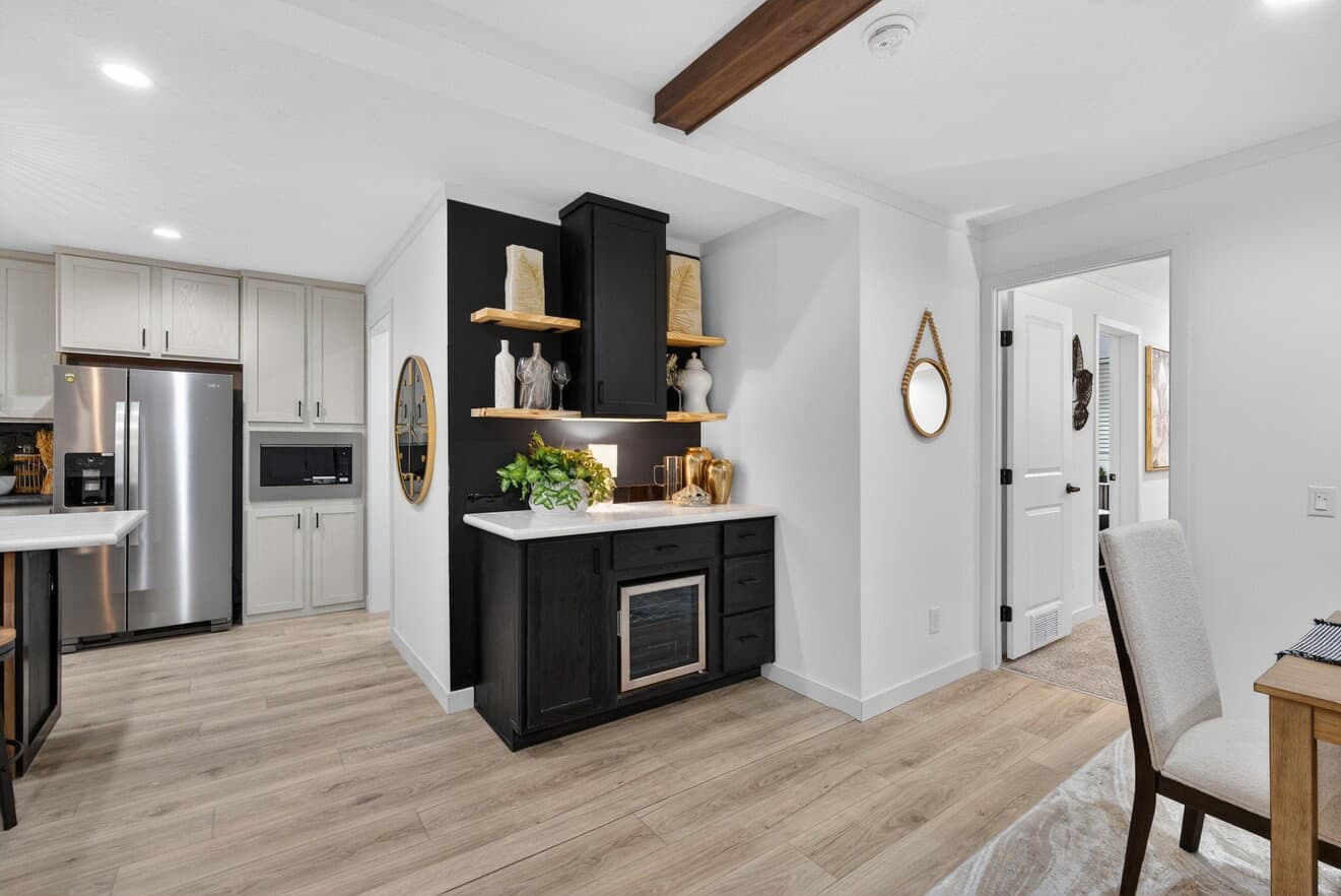 Aura 28644n interior home features
