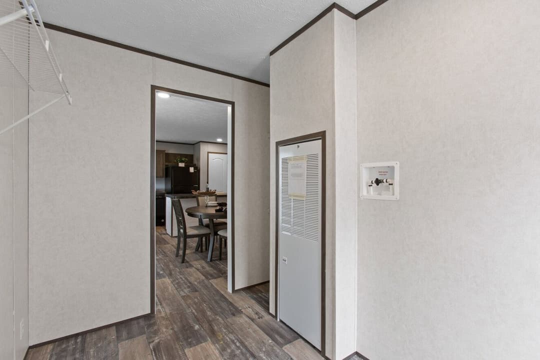 Express 28443w interior home features