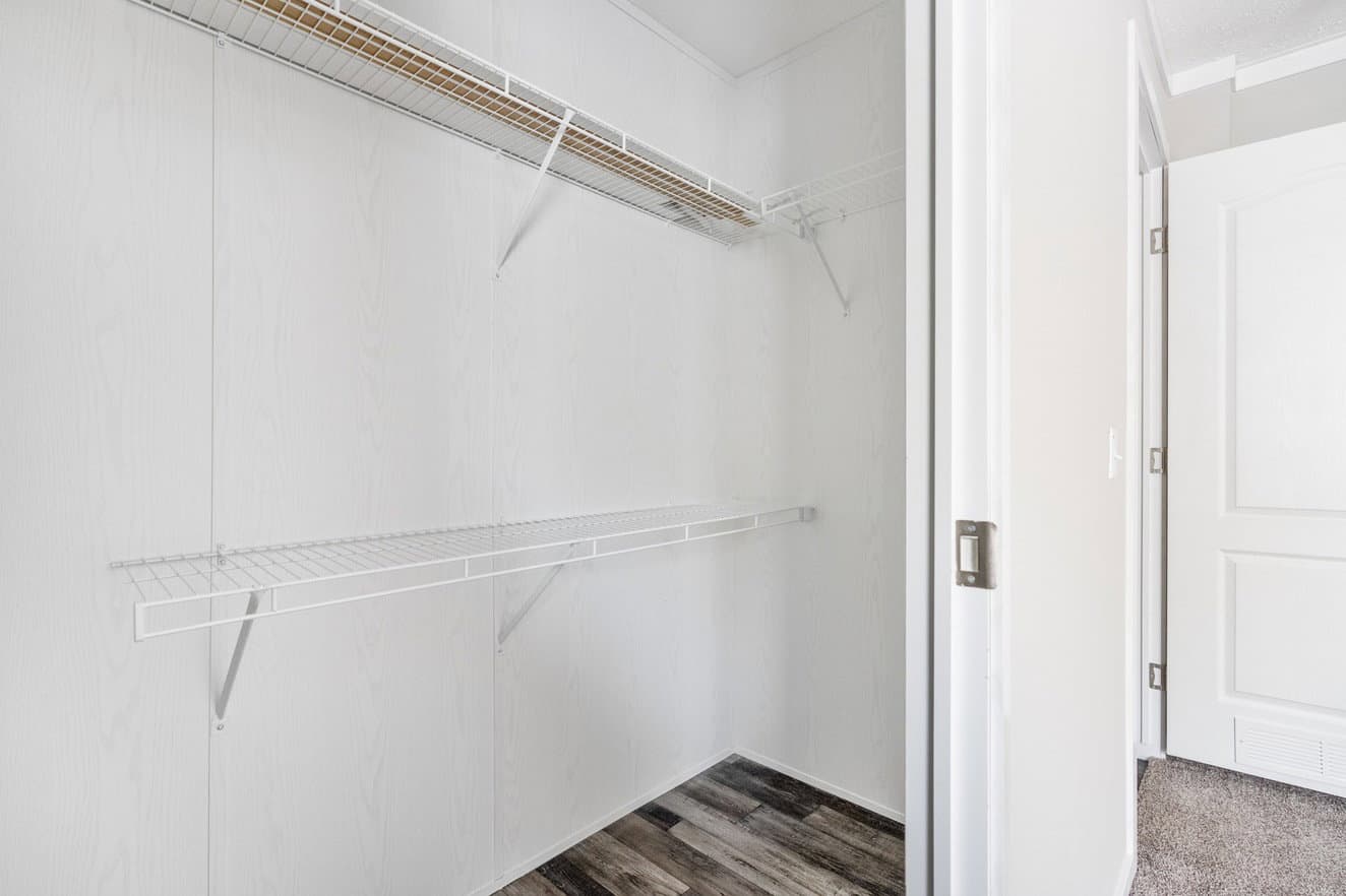 Uproar 28483u interior home features