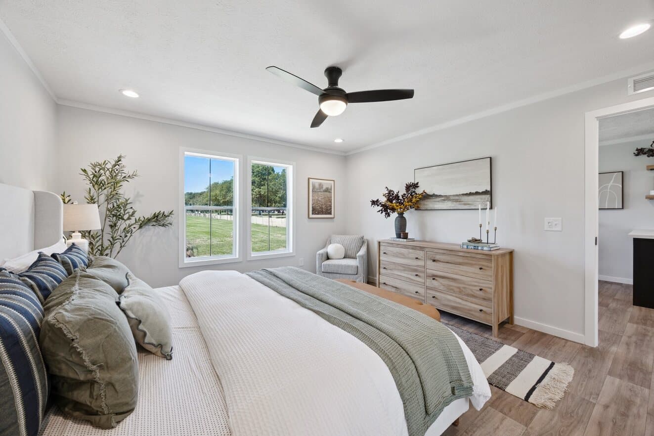 Axis 32563n bedroom home features