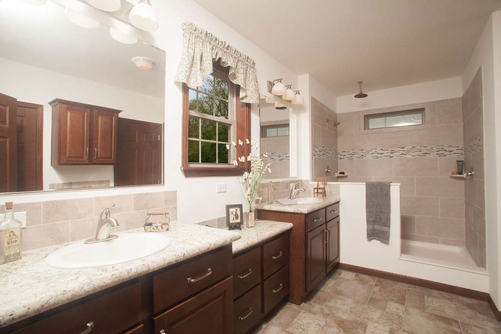 Ultra ranch 2p2402-x bathroom home features