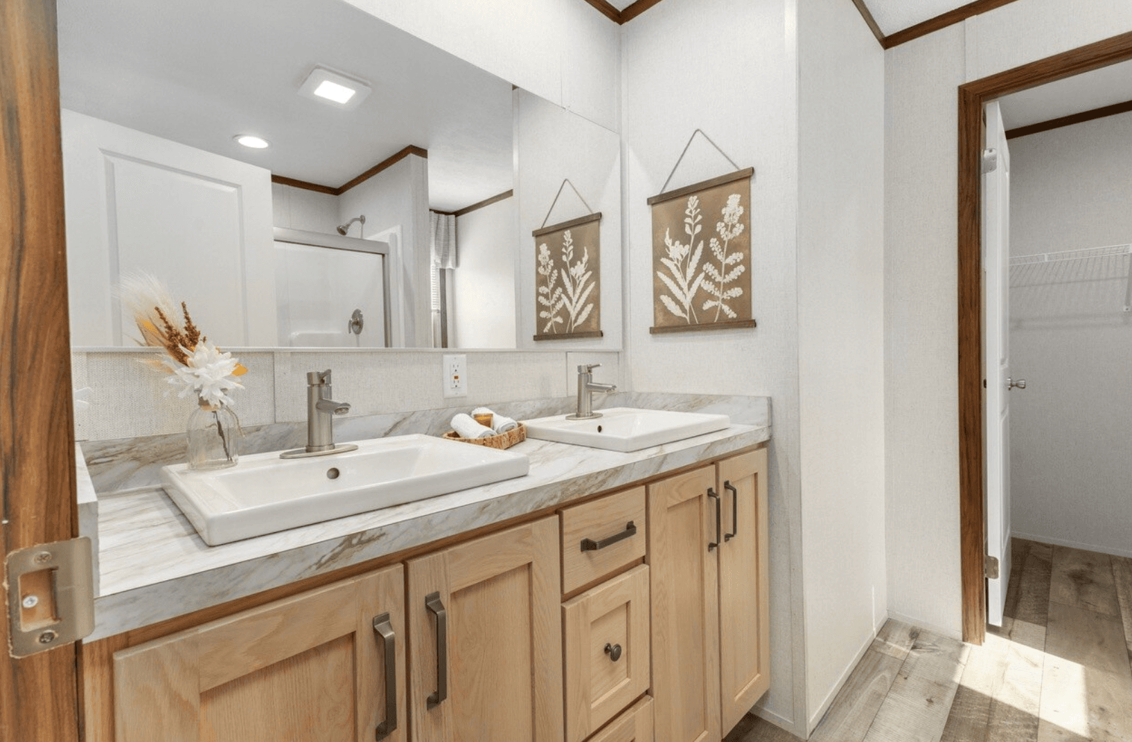 Elite 2  bathroom home features