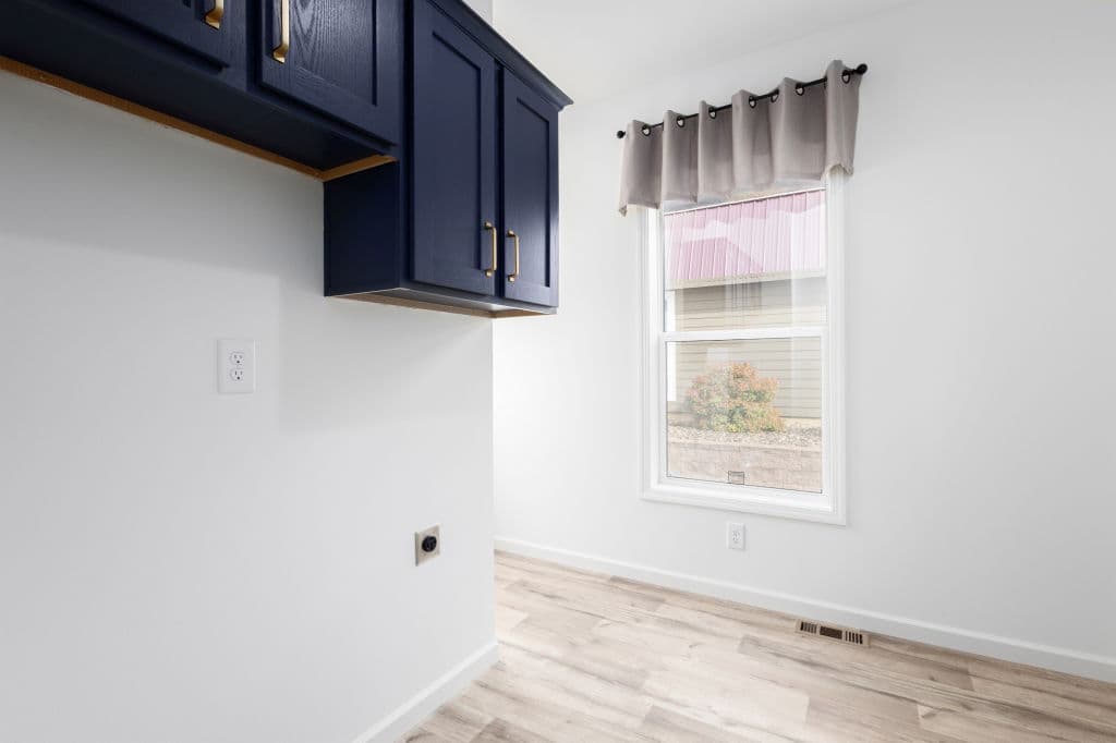 Pinecrest elite modular pgm5008-p interior home features