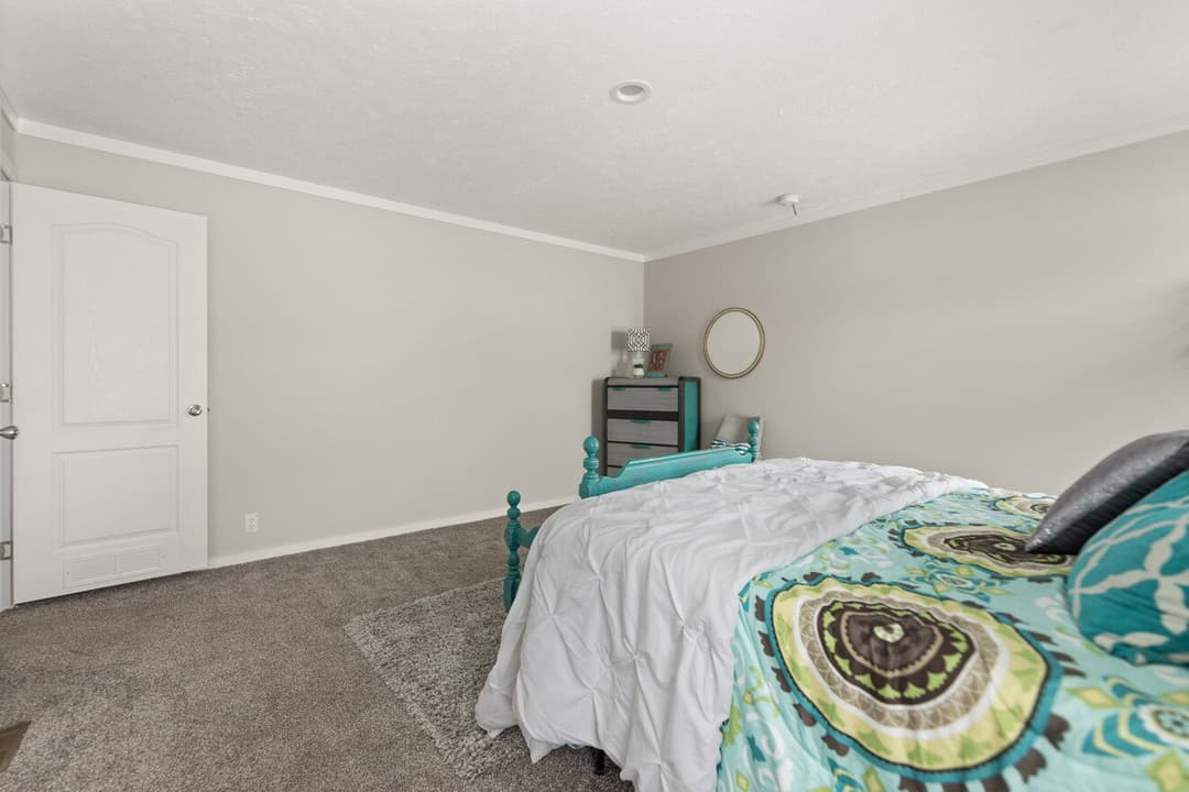 Big beam house 32663x bedroom home features