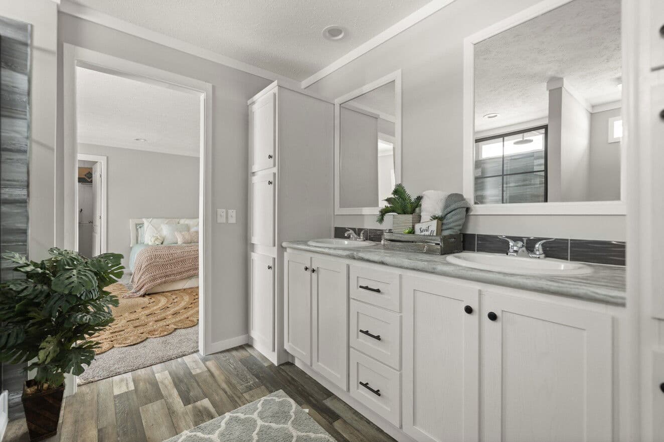 Bella 28483h bathroom home features