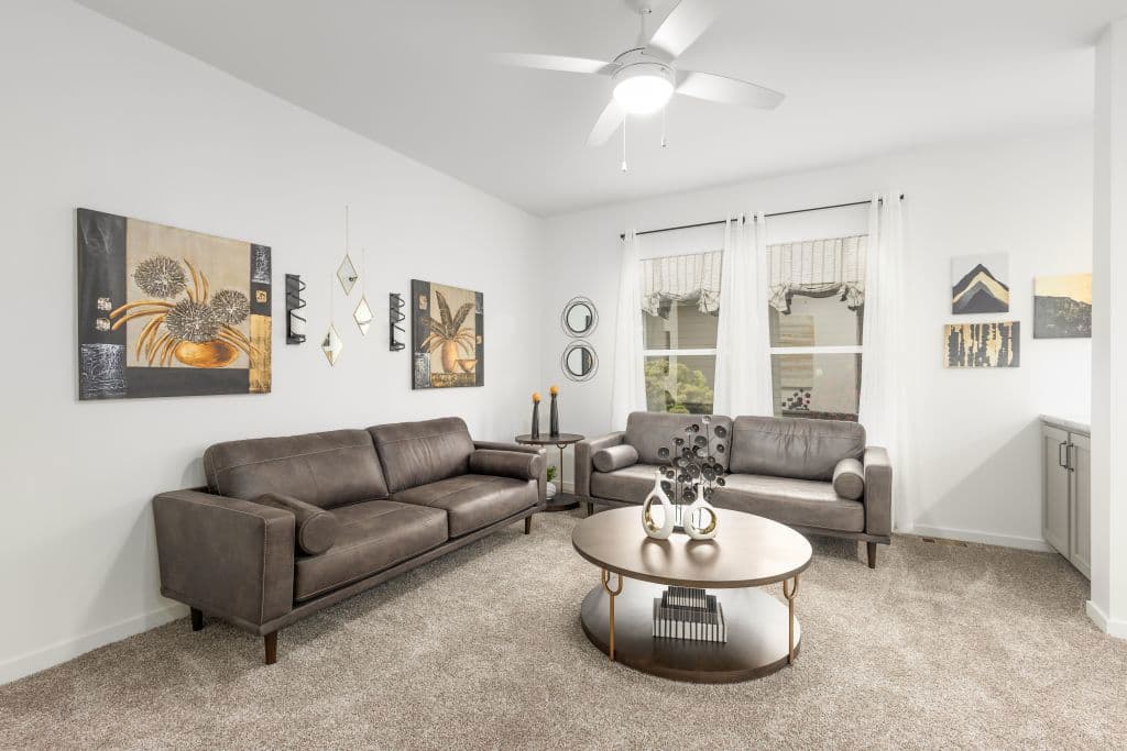 Pinecrest elite modular pgm5009-p interior home features