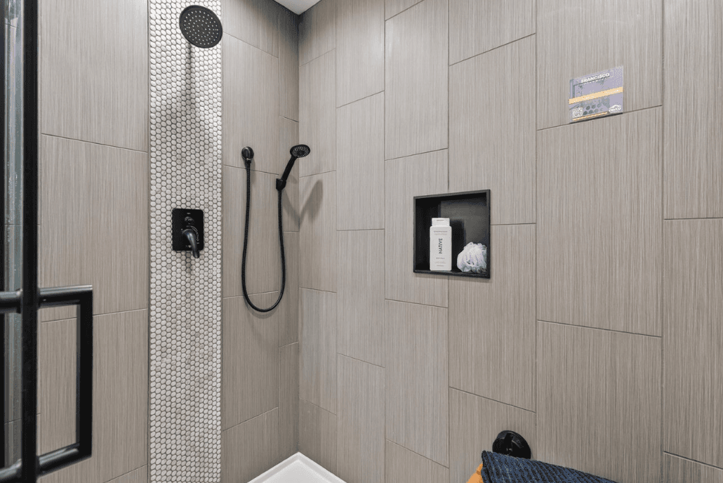 Francisco 4 bathroom home features
