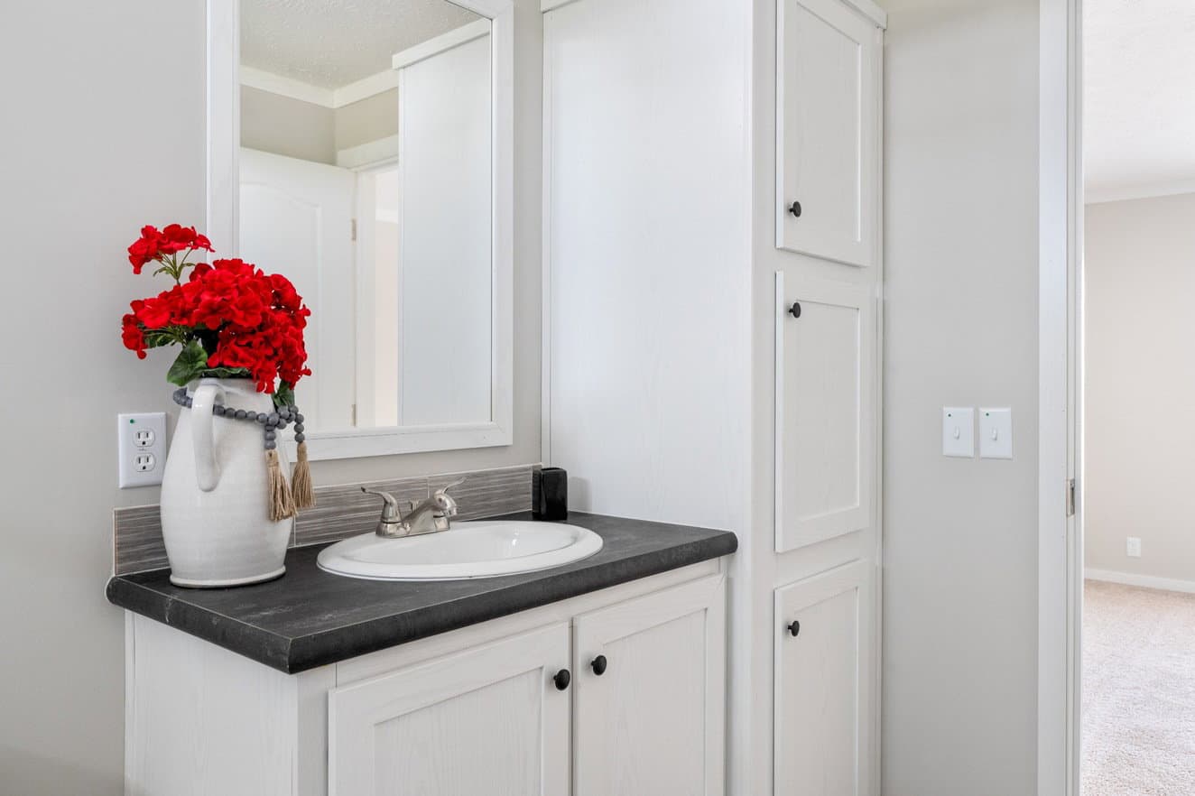 Uproar 28483u bathroom home features