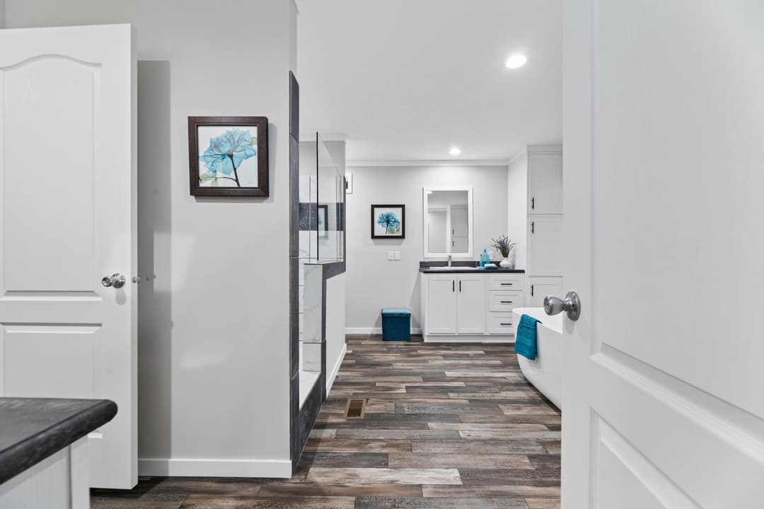 K2 32764p bathroom home features