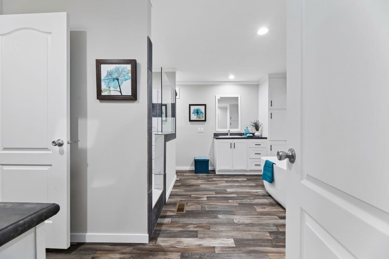 K2 32764p bathroom home features