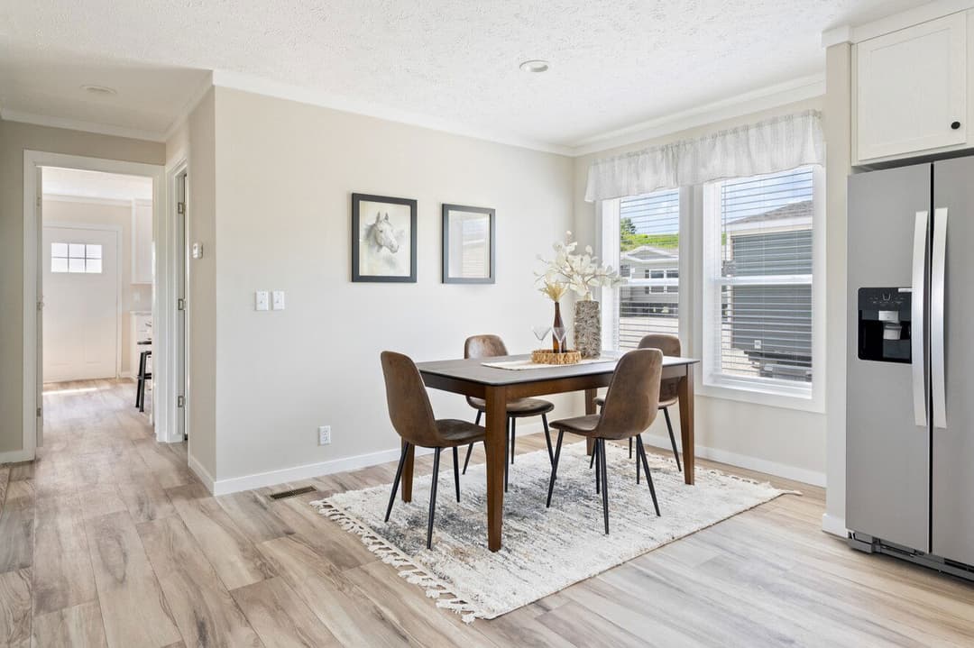 Champ 28563t interior home features