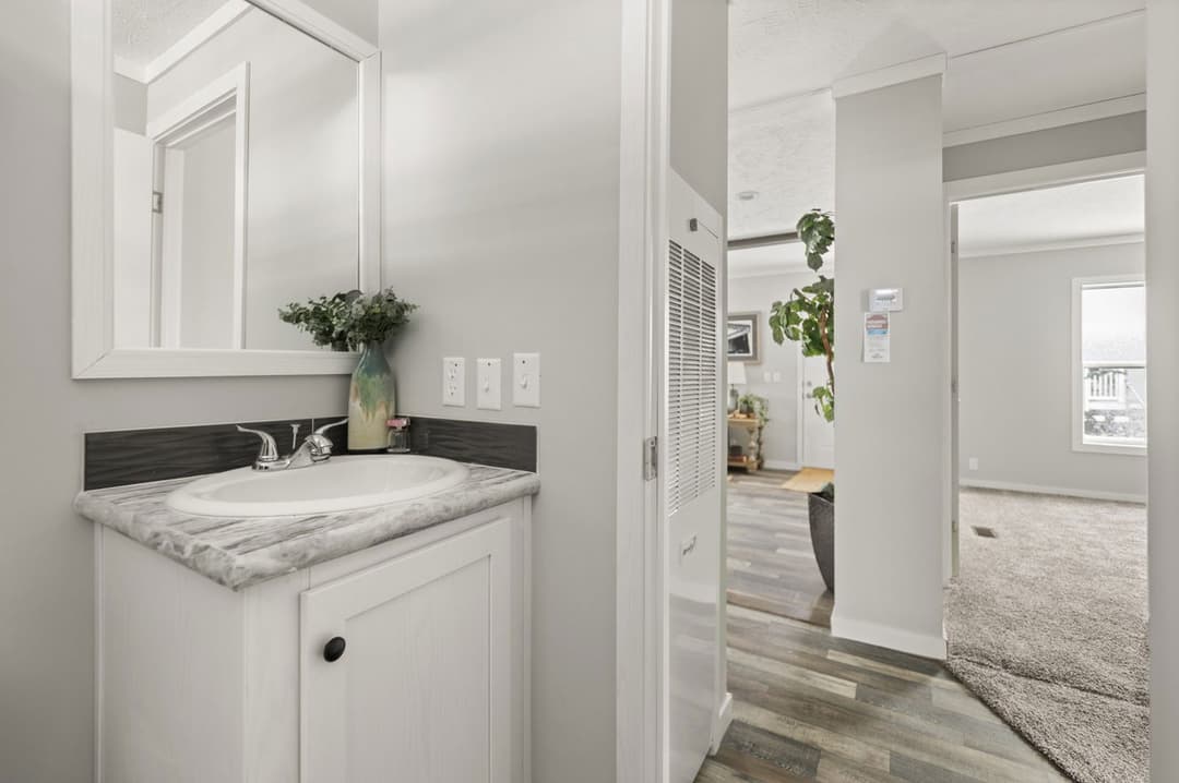 Bella 28483h bathroom home features