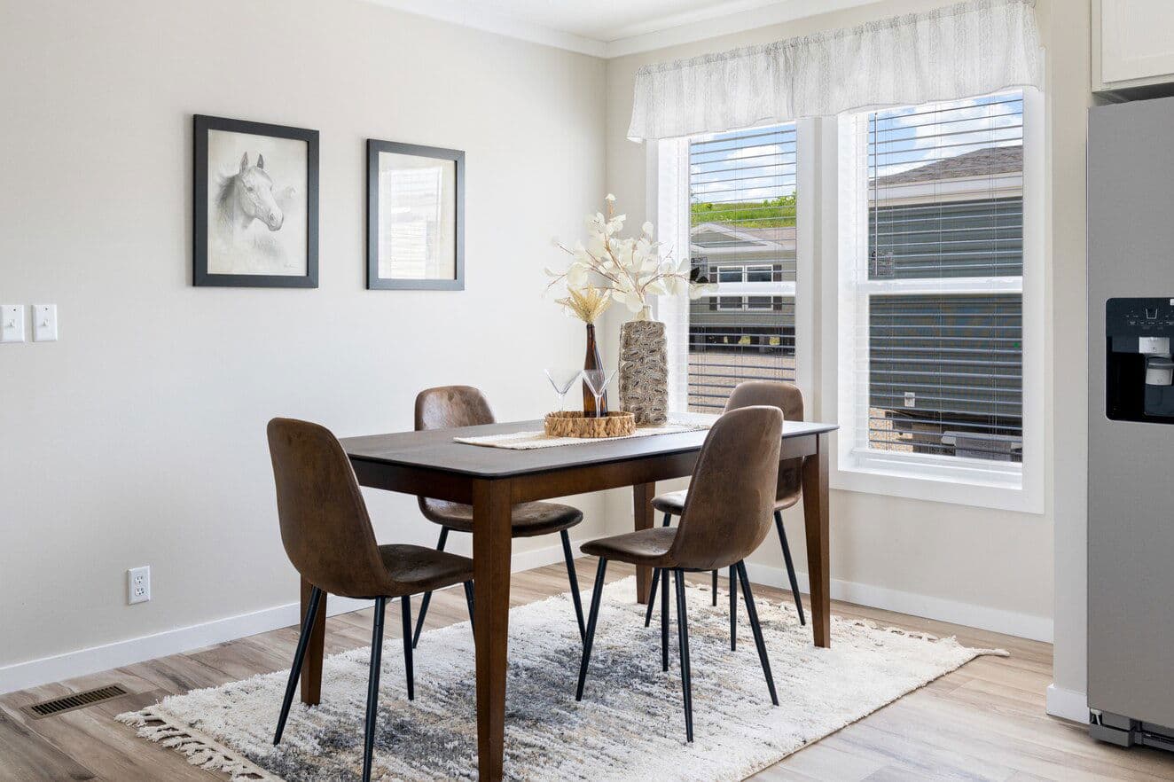 Champ 28563t interior home features