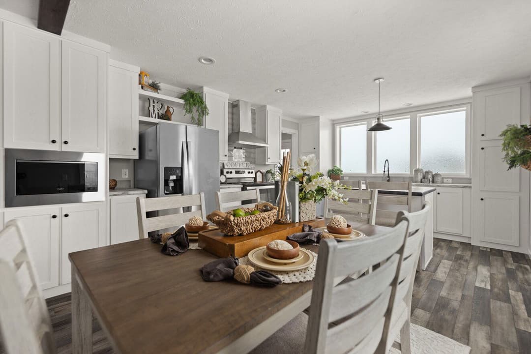 Bella 28483h interior home features