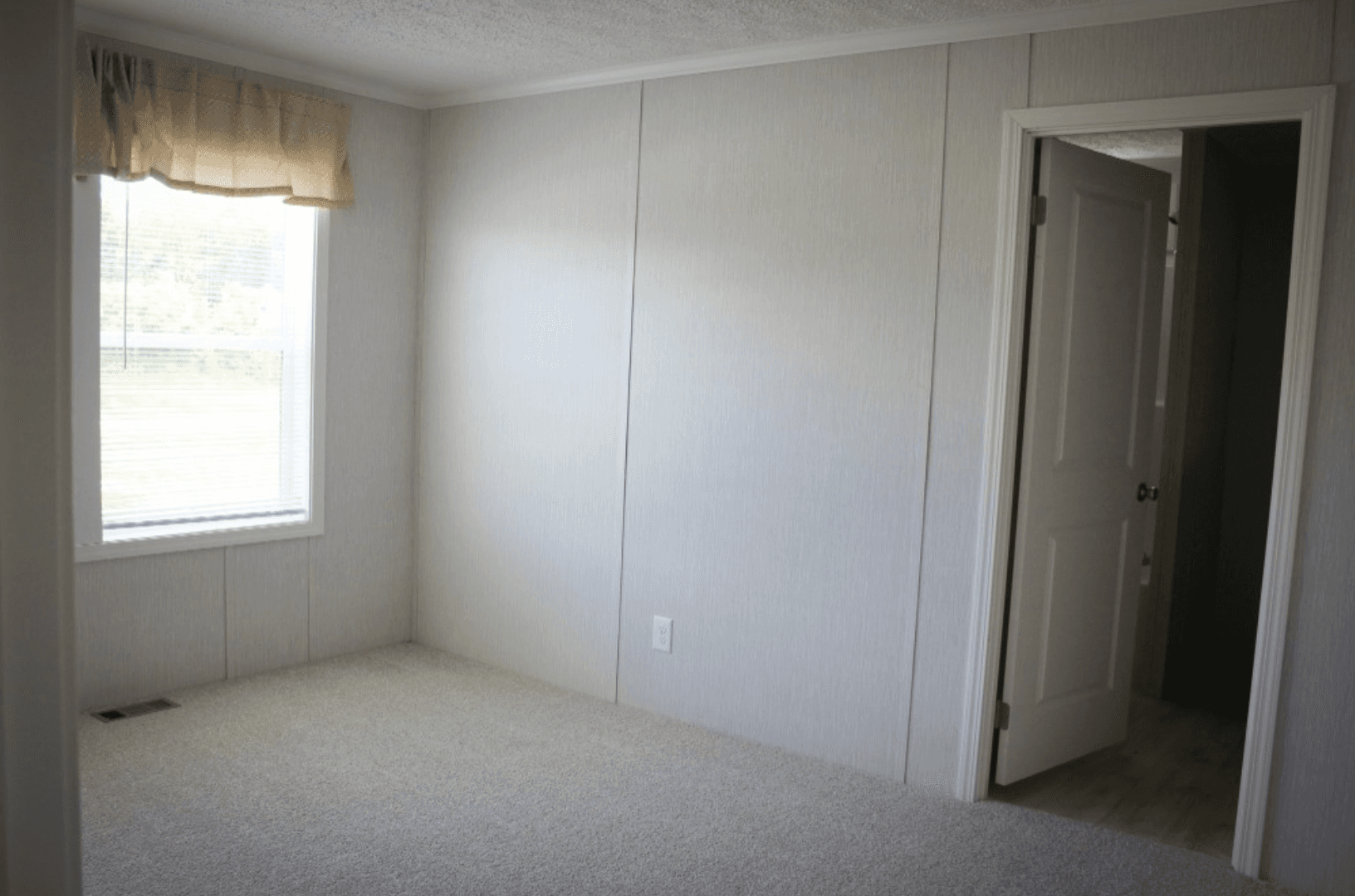 442 bedroom home features