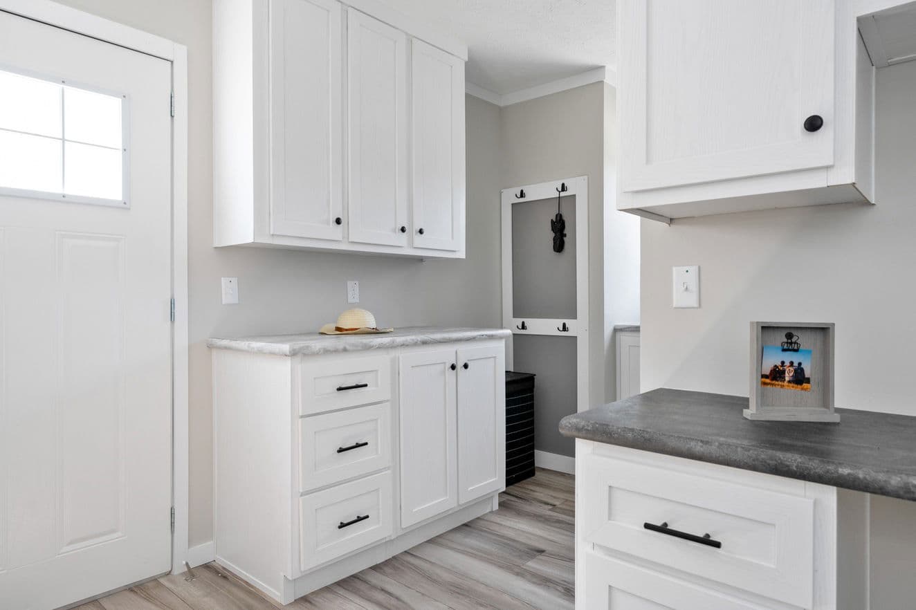 Champ 28563t interior home features