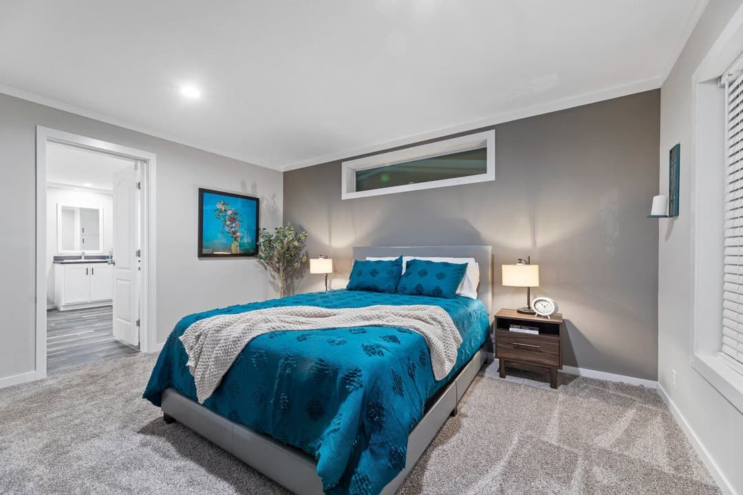 K2 32764p bedroom home features