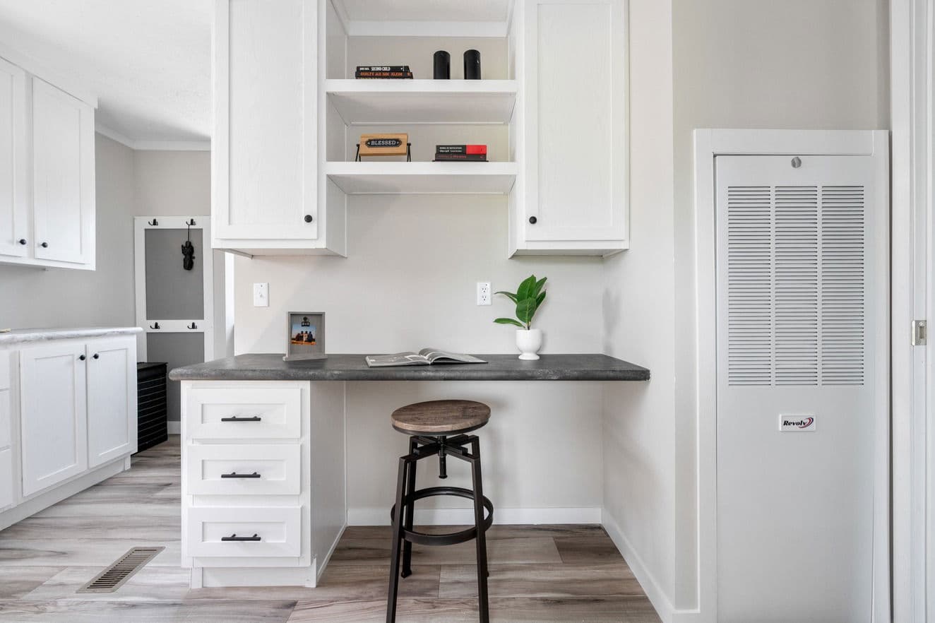 Champ 28563t interior home features